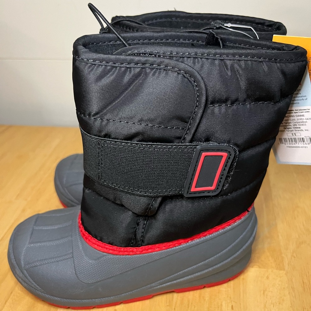 Cat and Jack snow boots, NWT, 11 Toddler Little Boys Little Girls